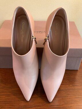 Gianvito Rossi Peach Pointed Toe Stiletto Zip Leather Pumps